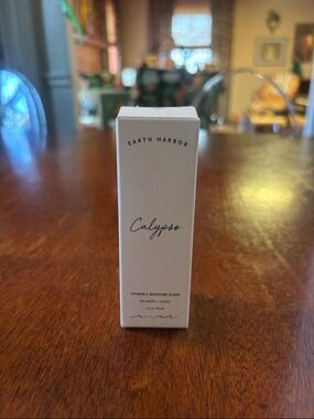 Earth Harbor Calypso Vitamin C Moisture Elixir - White Packaging